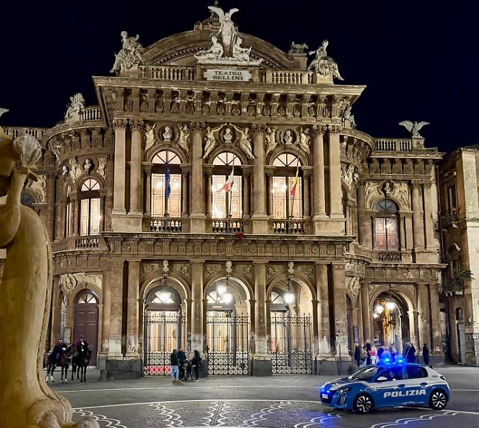 Movida sicura a Catania: i controlli interforze tra piazza Bellini e via Etnea con 9 parcheggiatori sanzionati