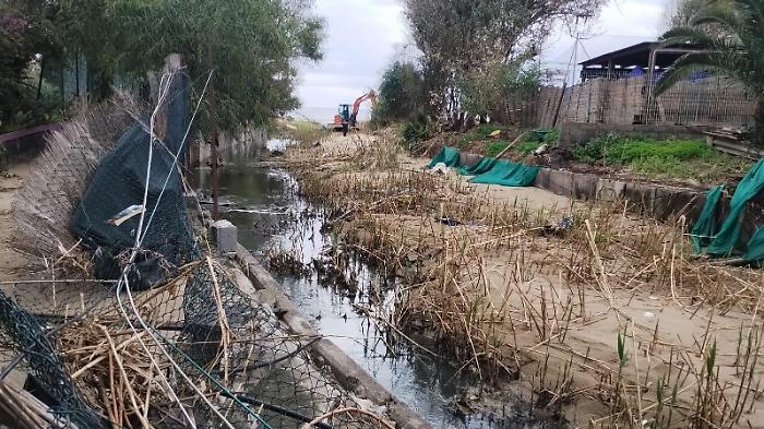 Ciclone Harry: canali ostruiti, mare a rischio e nodi di responsabilit&agrave;