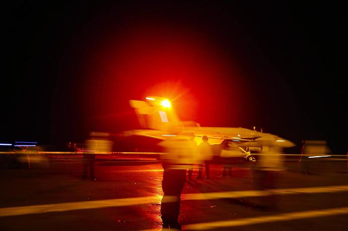 I droni dell'IRGC avrebbero colpito la portaerei Abraham Lincoln: gli Usa smentiscono