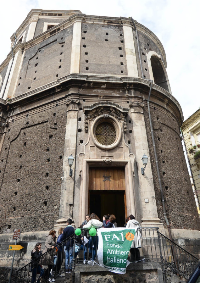 Si nasconde tra le viuzze del centro, ma chi la trova non la dimentica: Santa Maria dell'Ogninella