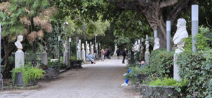 La notte in cui i busti della Villa Bellini hanno cominciato a parlare