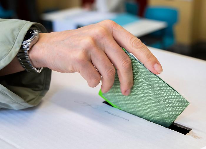 Referendum, a Lampedusa l'affluenza pi&ugrave; bassa d'Italia: e ha vinto il S&igrave;