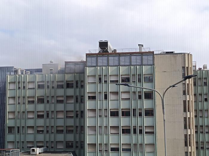 Ospedale Cannizzaro, incendio in corso al settimo piano:  disposta l'evacuazione dei pazienti del piano