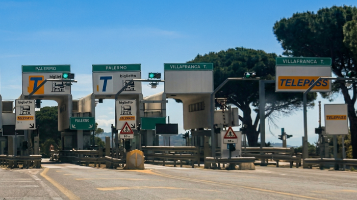 Autostrade siciliane, ecco perch&eacute; su A18 e A20 il pedaggio non si pu&ograve; pi&ugrave; pagare con le carte (alle casse automatiche)