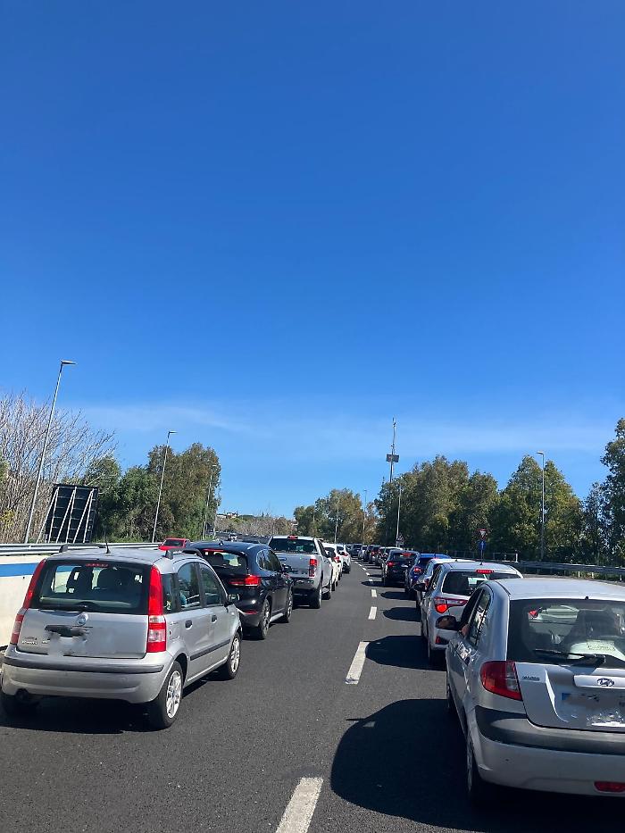 Catania, nuova mattinata di file sul viale Mediterraneo: lavori mandano in tilt il traffico