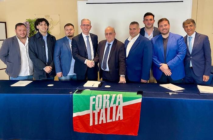 Falcone presenta i candidati, ma &egrave; scontro con Tomarchio. &laquo;Ci vediamo al congresso&raquo;