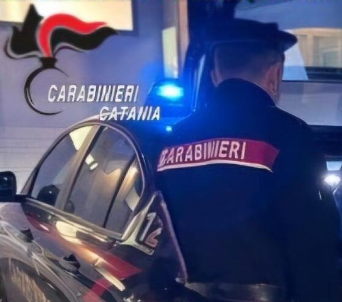 Fermati in auto con arnesi da scasso e refurtiva: due denunciati a Gravina di Catania