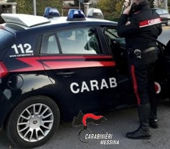 Fugge dai domiciliari e forza un posto di blocco: arrestato a Sant&rsquo;Alessio Siculo un 41enne senza assicurazione