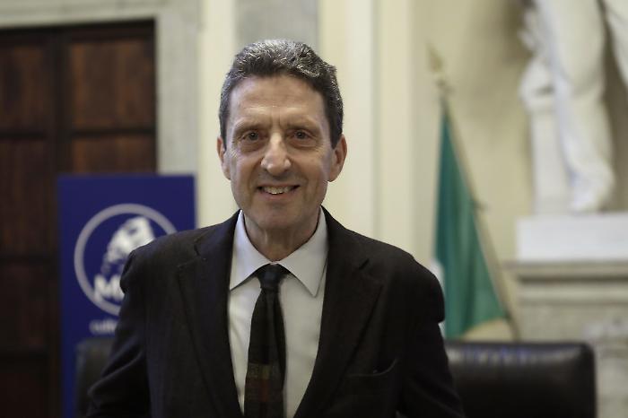 Buttafuoco: &laquo;Schifani lasci, sia generoso e vada a Roma. Regione, il futuro &egrave; Mul&egrave;&raquo; 