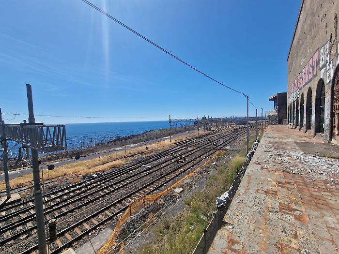 Il sindaco di Catania vuole rivedere il mare: &laquo;La spiaggia del Caito sar&agrave; accessibile&raquo;