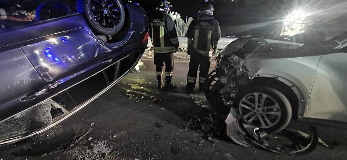Tamponamento a catena tra Catania e Patern&ograve;: auto si ribalta e una bimba ferita