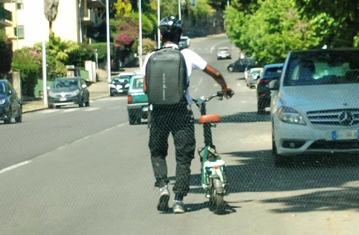 Monopattini: in estate a Catania altri operatori per lo sharing. Ma il casco &egrave; un problema