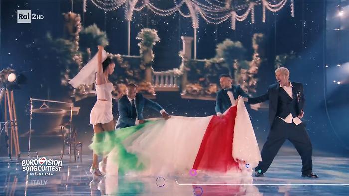 Il vestito che si apre come una bandiera: dentro l&rsquo;abito tricolore di Francesca Tocca all&rsquo;Eurovision 2026