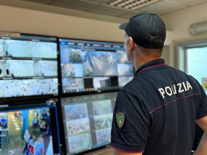 Zaino rubato in aeroporto: Polizia di Stato individua e denuncia i due ladri