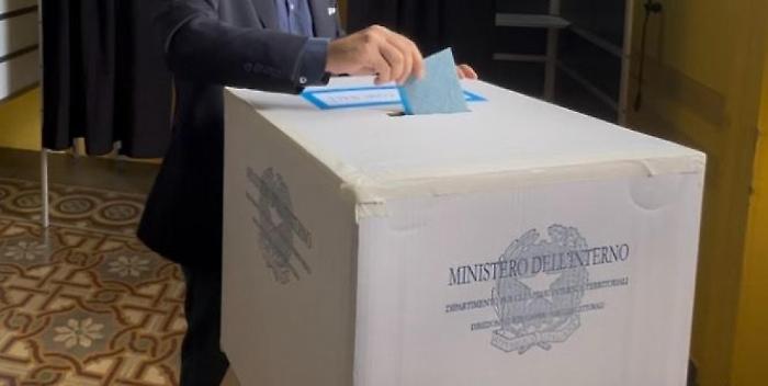 Amministrative in Sicilia, la diretta dello spoglio: affluenza, sindaci eletti, ballottaggi e tutti i risultati dei 71 Comuni al voto