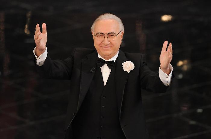 Pippo Baudo, il documentario slitta: perch&eacute; la Rai rinvia l&rsquo;omaggio per i 90 anni del re della tv