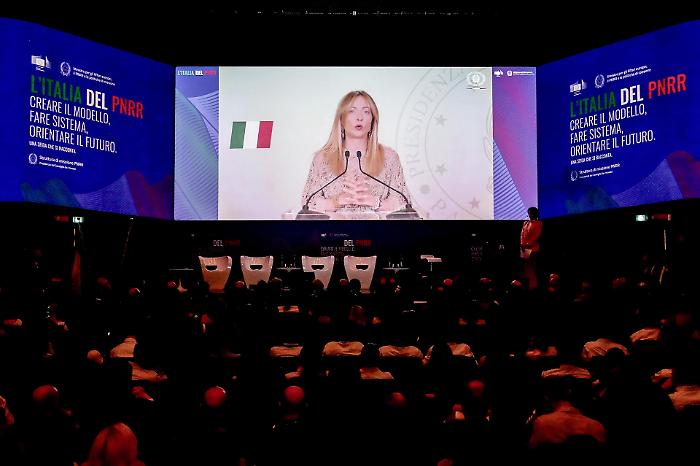 Meloni porta l&rsquo;energia al centro dello scontro europeo: &ldquo;Non si pu&ograve; chiedere sacrifici solo per la difesa&rdquo;