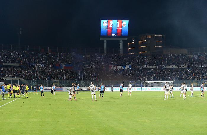 Il fallimento senza scuse del Catania, societ&agrave; assente e citt&agrave; tradita:  Toscano lascia macerie e veleni