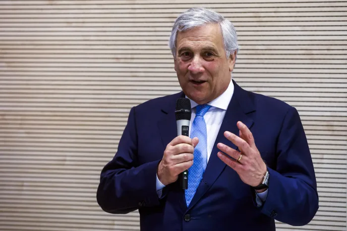 Inchiesta sul Ponte, Tajani blinda il progetto: &laquo;Non mi sembra che sia emerso un granch&eacute;&raquo;