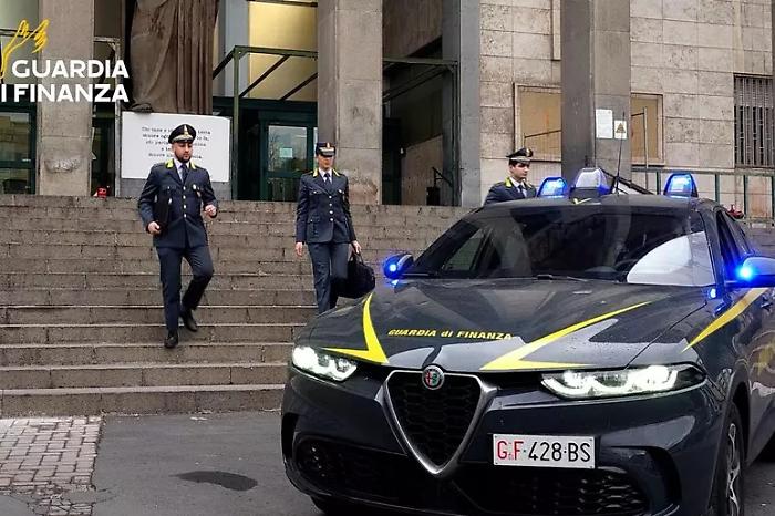 Finanziere arrestato dai colleghi a Catania mentre intasca "tangente" di 4mila euro da un commerciante 