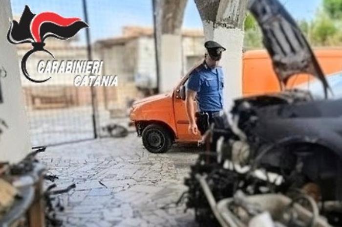 Carrozzeria abusiva e sversamenti di oli esausti a Belpasso: denunciato 37enne