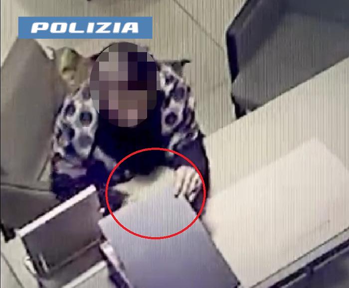 Furti in due gioiellerie di Catania, denunciata una 44enne