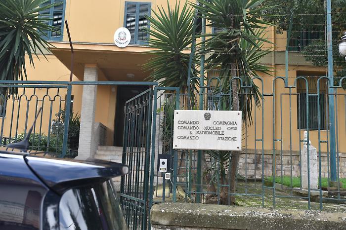 Tentano di ingannare un'anziana di 82 anni: finto carabiniere arrestato, denunciato un complice