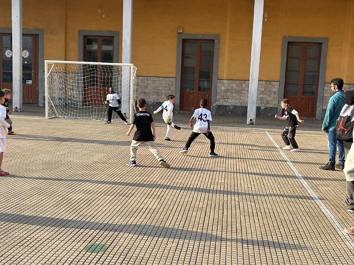 A Catania si svolge un campionato cittadino che unisce quartieri, et&agrave; e generi: pallone, merende e nuove amicizie