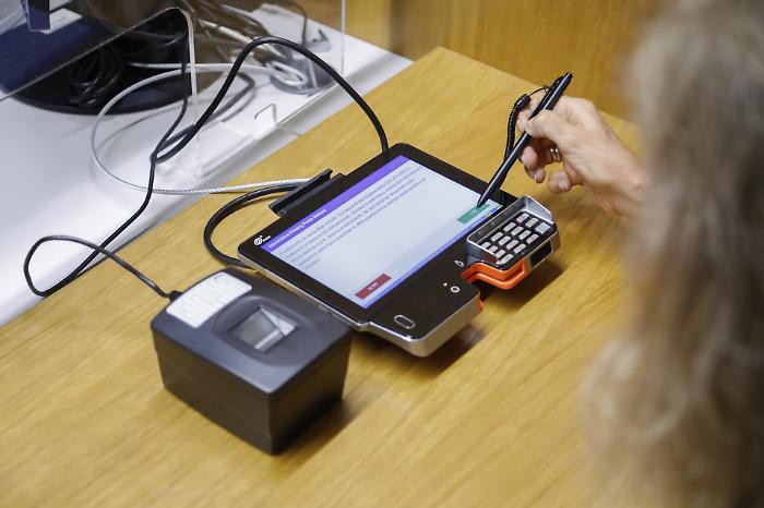 Pensione bloccata ad un80enne dopo una procedura di recupero credito del figlio: il legale diffida le Poste 