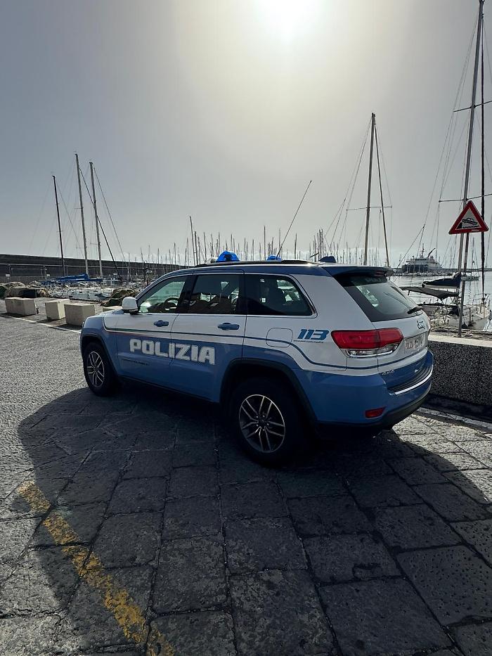 Fari e antifurto tradiscono i ladri: sei denunciati per due tentativi di furto d'auto al porto di Catania