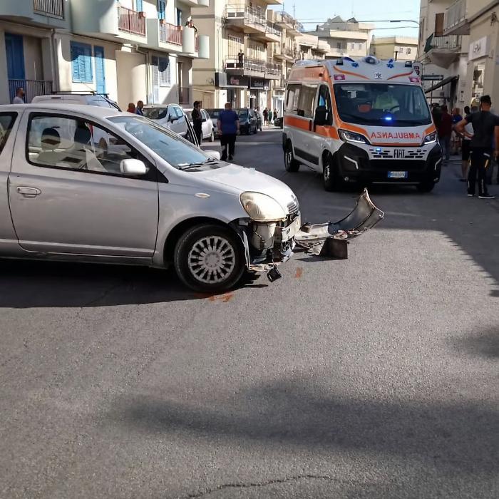 Scicli, scontro auto-scooter: grave un centauro