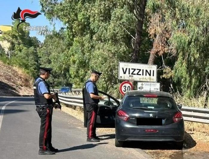 Vizzini, travolge un parente con l'auto e torna indietro per finirlo: 38enne denunciato per tentato omicidio