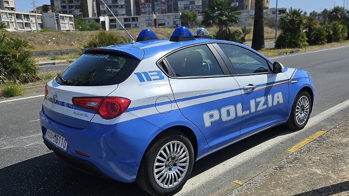 Prova a incendiare l'auto di un conoscente con la benzina: arrestato un 59enne a Catania