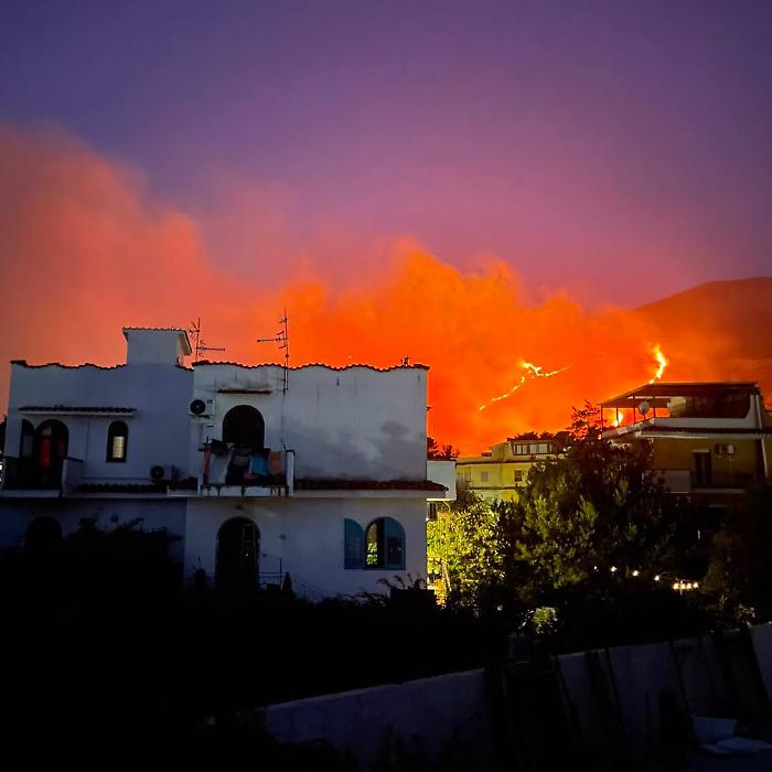 Sicilia in fiamme: Legambiente chiede l'intervento dell'esercito e il Pd invoca strategie di prevenzione