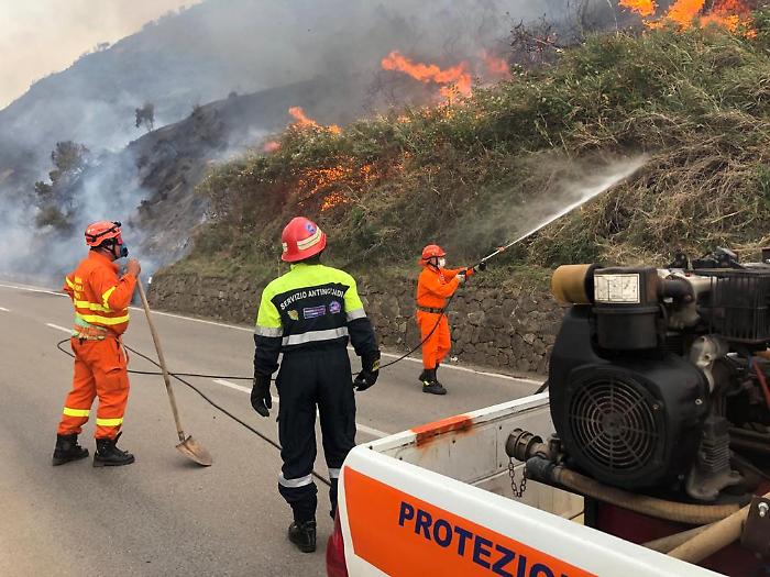 Emergenza incendi, parla Cocina: &laquo;La crisi climatica &egrave; alleata dei criminali: il fuoco viene acceso sempre da qualcuno&raquo;