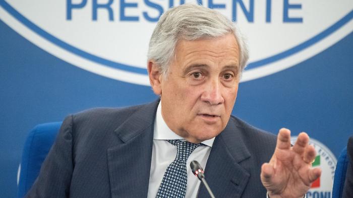 Migranti, Tajani: &laquo;S&igrave; allo stop a Schengen con la Spagna, a rischio la sicurezza&raquo;