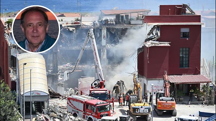 Crollo di Messina, cinque dispersi ancora sotto le macerie: i cani individuano un nuovo fronte di ricerca