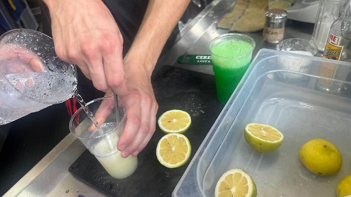 I chioschi di Catania e il rito del selz limone e sale: la risposta popolare all'afa che strega anche gli Usa