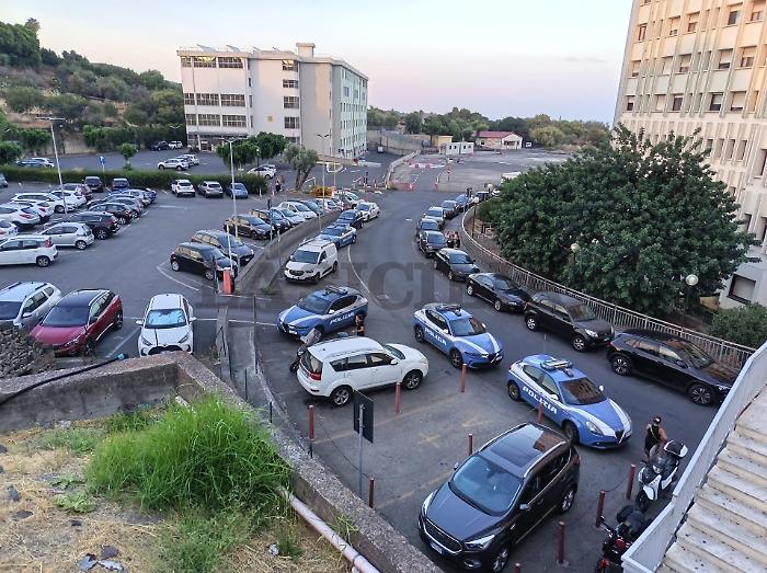 Follia in corsia al Cannizzaro di Catania: parenti di un defunto assaltano il reparto di rianimazione 