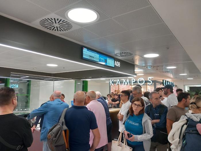Odissea del volo Milano - Catania, bloccati a Linate 150 passeggeri (e una decina arriva da New York)  