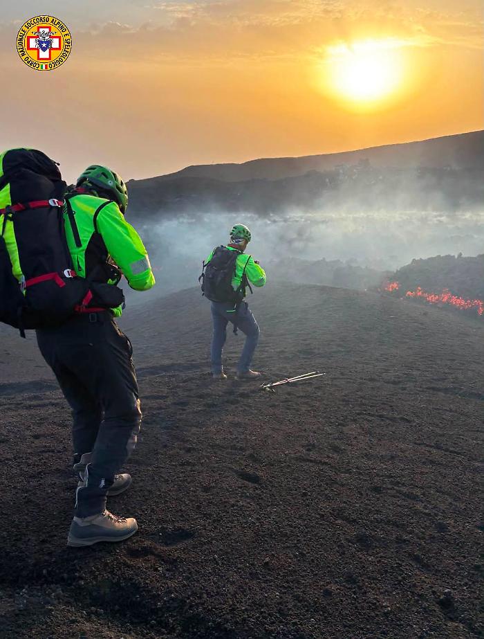 Etna, vanno a vedere la colata: coppia di ventenni si perde, recuperata dal soccorso alpino