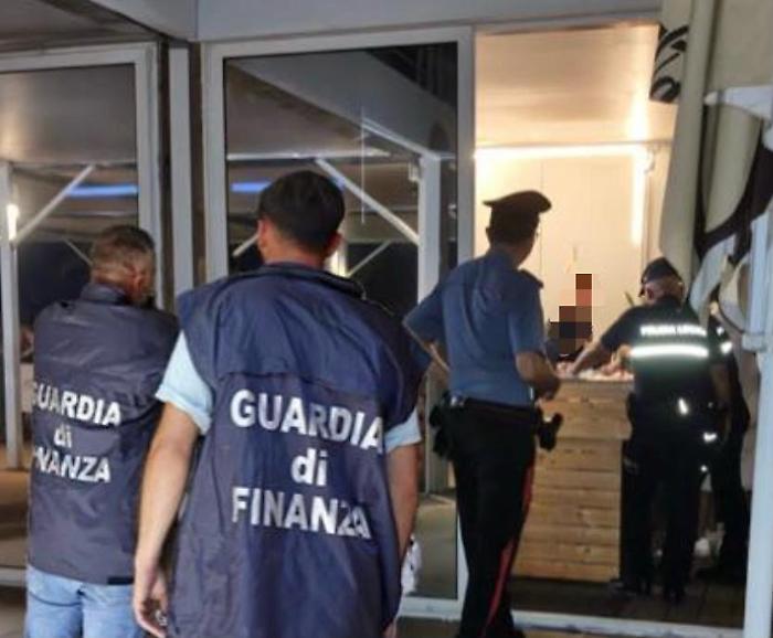 Festa abusiva e lavoro nero: stangata sul lido di Fondachello a Mascali