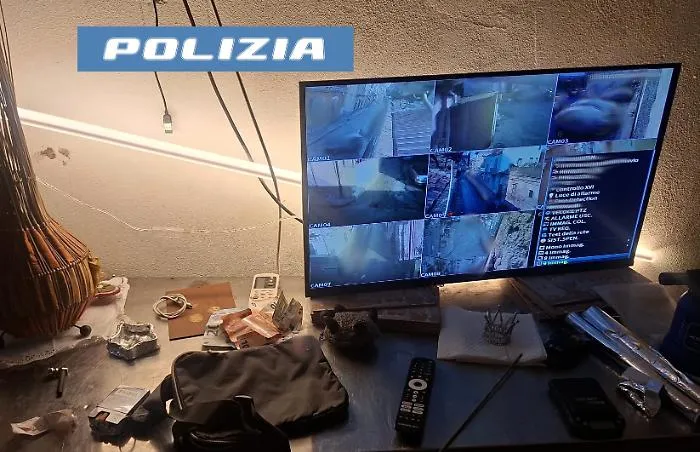 Piazza di spaccio smantellata a San Cristoforo: due arresti e 20 grammi di crack sequestrati