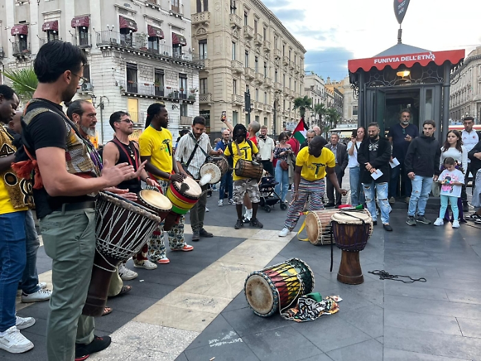 Incontri, musica, arte per raccontare la gioiosa “mama Africa” a San Berillo