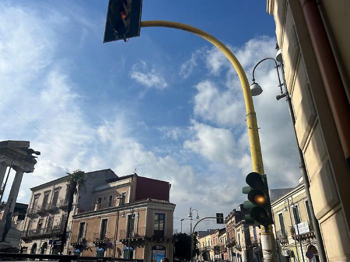 Giarre: semafori ko, piazza Alessi diventa una "roulette russa"