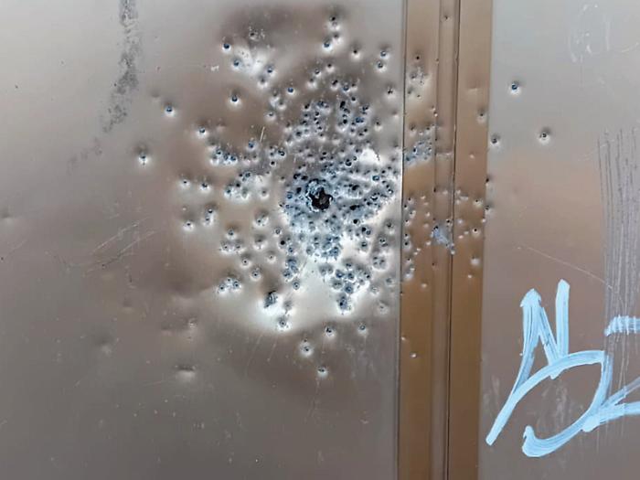 &laquo;Bravata? Non ho paura e non mi rassegno&raquo;: dopo le fucilate parla il parroco dello Zen