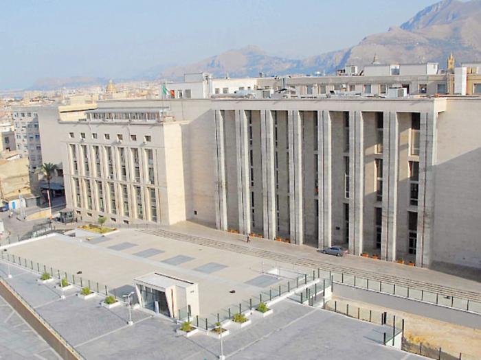 Palermo, cadde ubriaco in scooter dentro una buca: risarcito dal Comune con 90mila euro