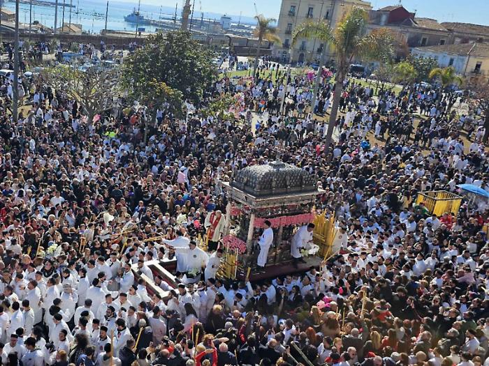 Tutti devoti, ma senza olivette 