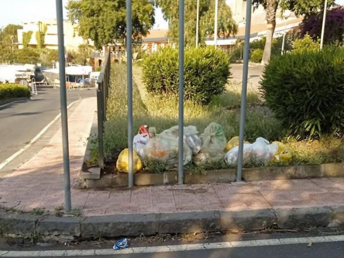 Rifiuti gettati per la strada, la letterina della figlia incastra pap&agrave; &ldquo;distratto&rdquo; 