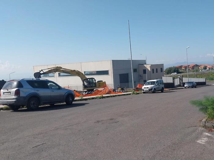 Una bottiglia incendiaria nell&rsquo;isola ecologica